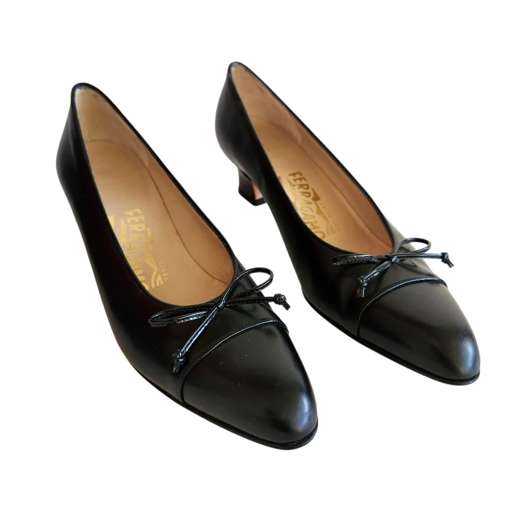 Salvatore Ferragamo Black Leather Bow Pumps Kitten Heels Shoes 8.5 AAAA Narrow